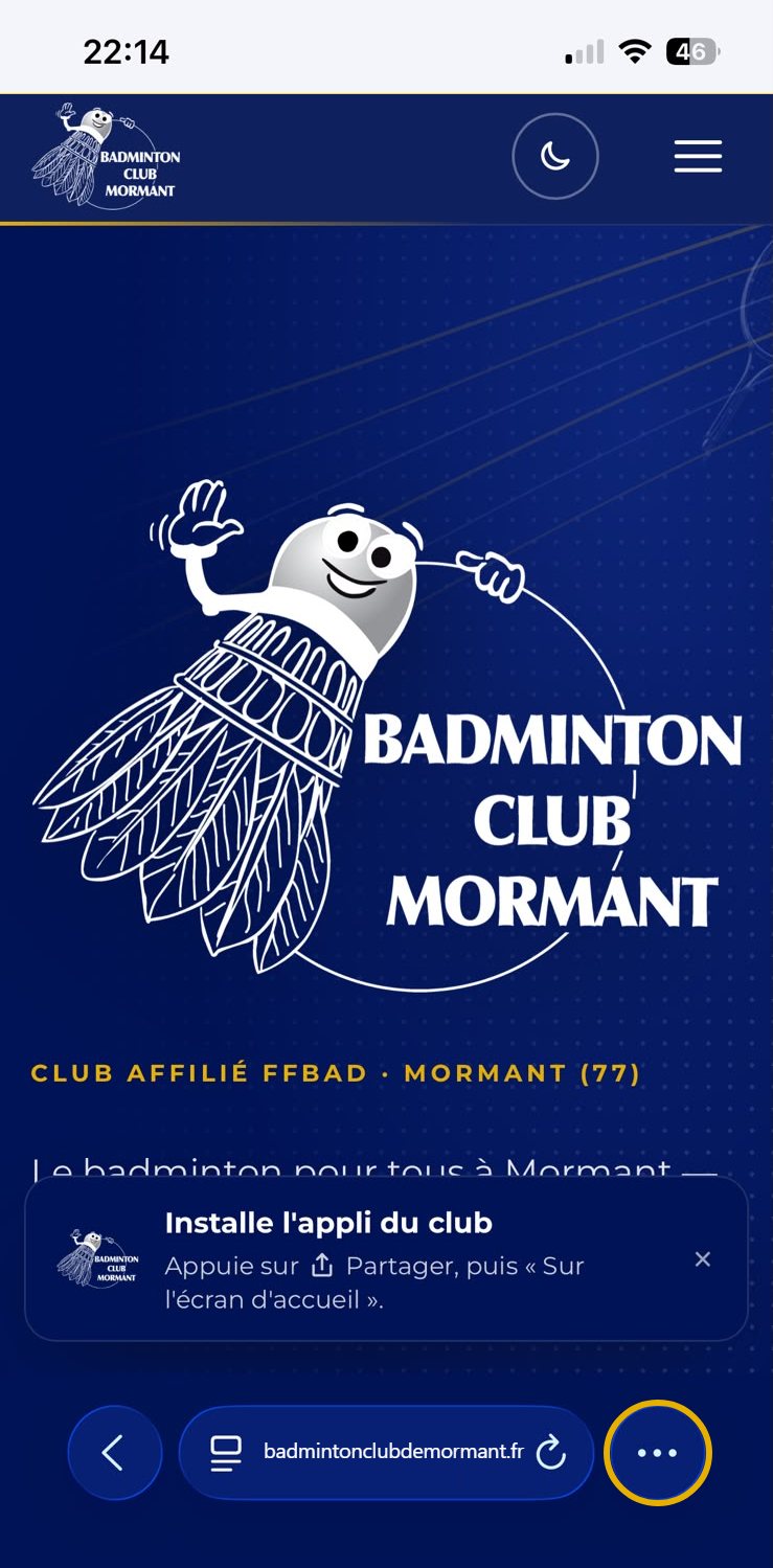 Le site du club dans Safari sur iPhone, avec le rappel « Installe l'appli du club » et le bouton ••• entouré en bas à droite